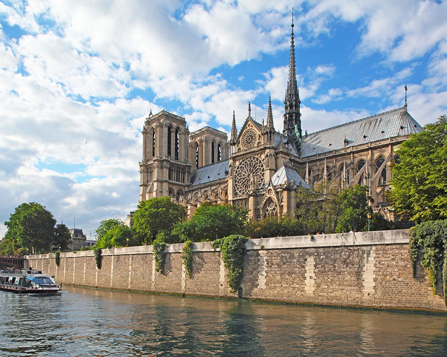 Step Back in Time: Exploring Paris’s Historic Neighborhoods and Landmarks