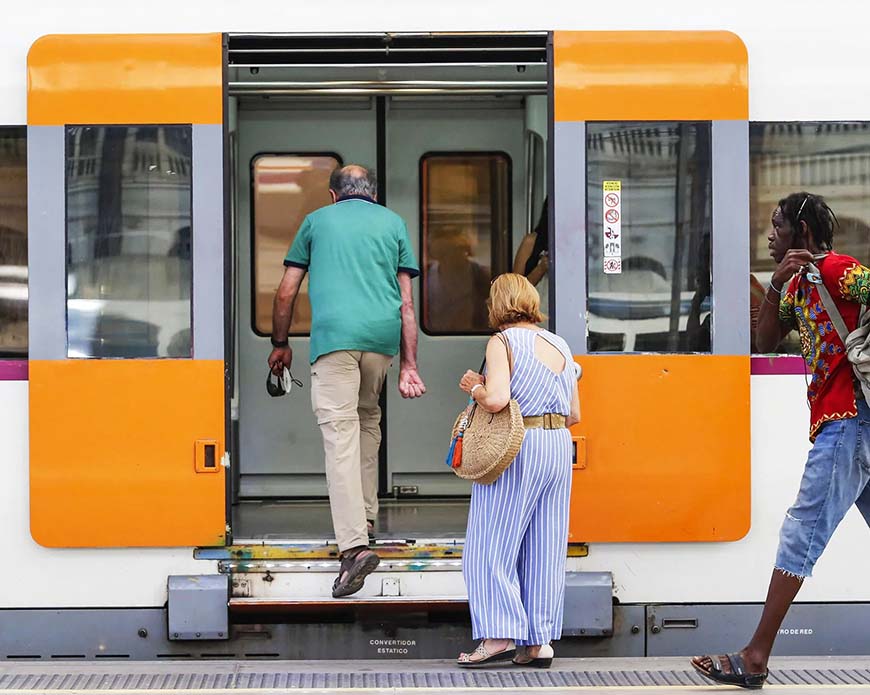 Navigating Public Transport in Paris: Metro, Buses, and Beyond