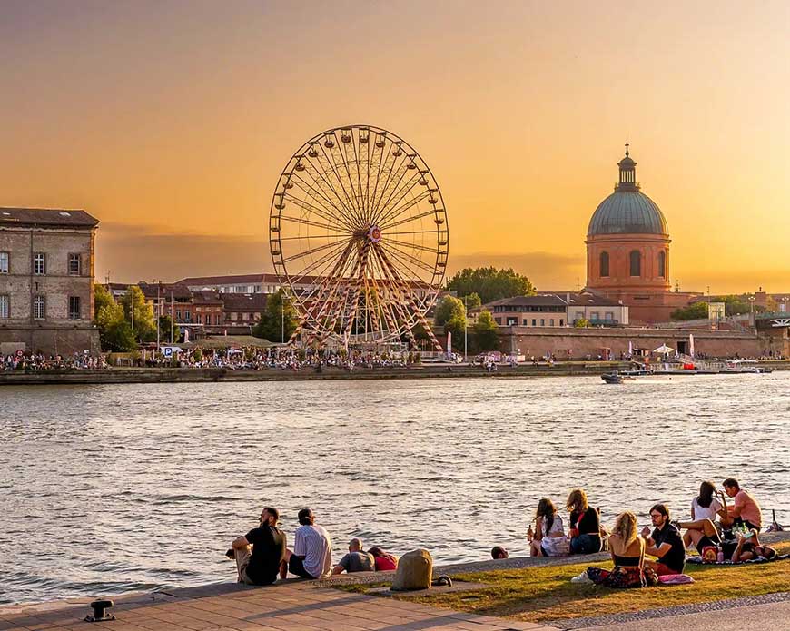 The Elegant Way to Explore Toulouse: Travel Accessories That Keep You Picture-Perfect Anywhere